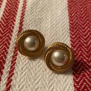 Gold and Pearl Earring